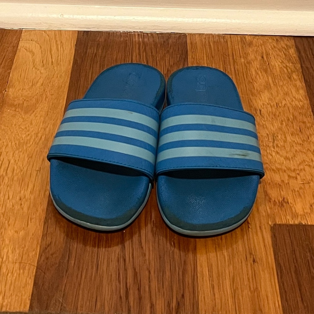 Adidas Comfort Adilette size 10 for kids